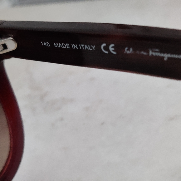 Authentic Ferragamo sunglasses SF 685S - Picture 9 of 13